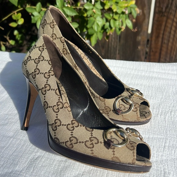 Gucci Beige GG Canvas Horsebit Peep Toe Pumps Heels size 38.size 8.🤎 - Picture 1 of 17